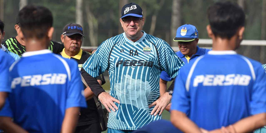 Terdapat 16 Pemain Tengah, Berikut Daftar Pemain Persib di Liga 1 2020