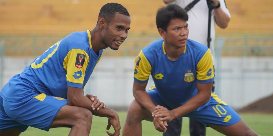 Pemain Bhayangkara FC Tampak Berlatih Bersama di Stadion PTIK