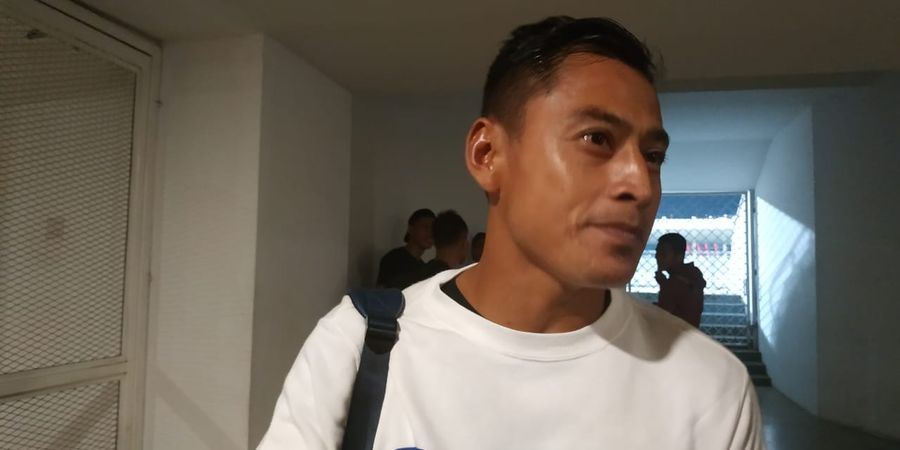 Jelang Laga Persebaya Vs PSM, Sorotan Tertuju ke Performa Samsul Arif