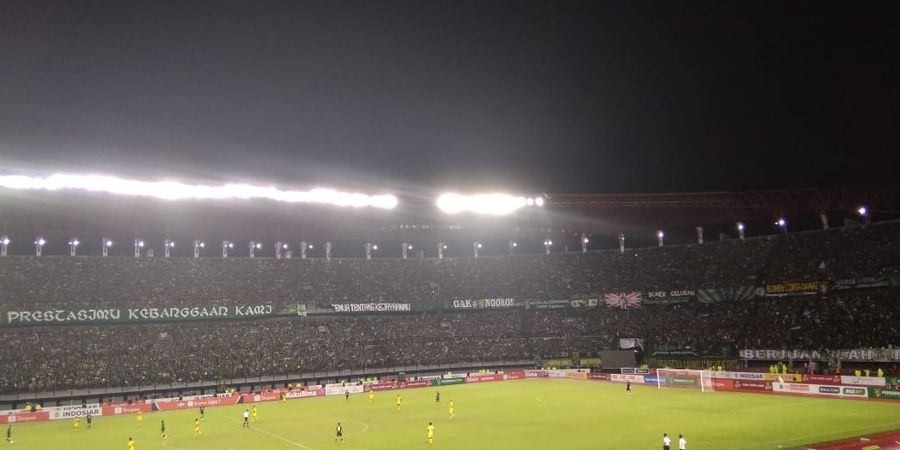 Piala Dunia U-20 2021 - Pengupasan Rumput Stadion Gelora Bung Tomo Hampir Selesai