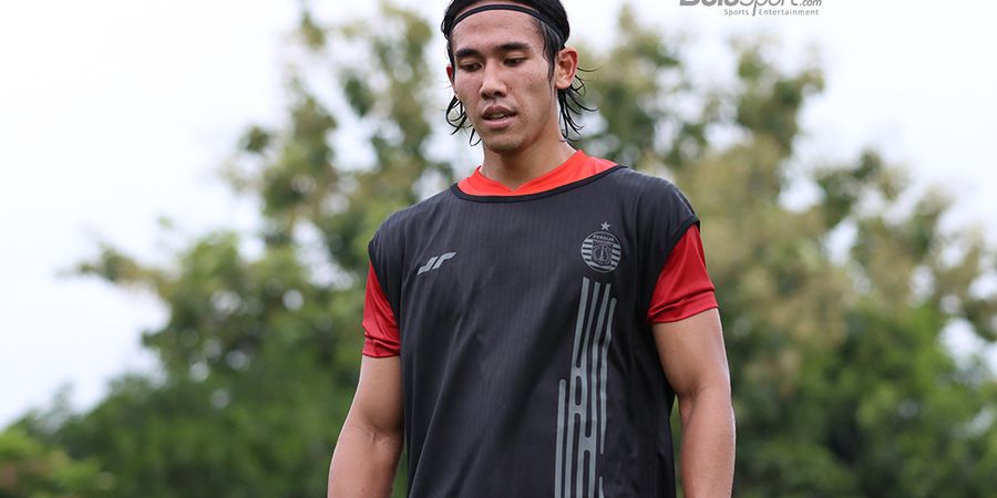 Bek Persija Jakarta Kembali Pamer Latihan Bareng Istri