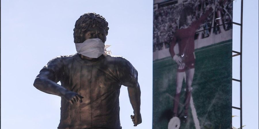 Imbauan COVID-19, Patung Maradona di Argentina Pakai Masker