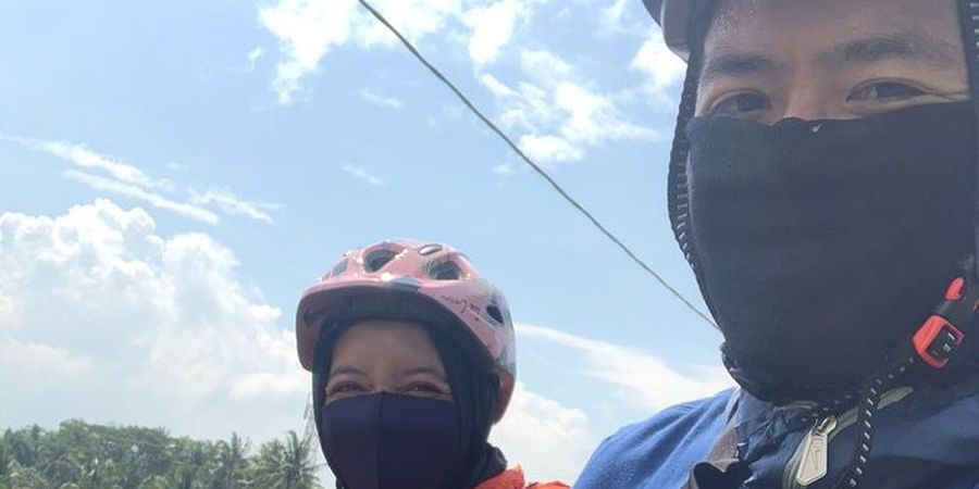 Usir Bosan, Pemain Sayap PSS Sleman Gowes Bareng Keluarga Kecilnya