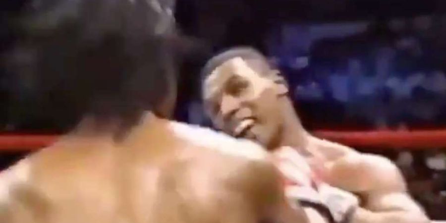 Video Kurang Ajar Mike Tyson, Dipojokan Lawan Tapi Malah Nyengir