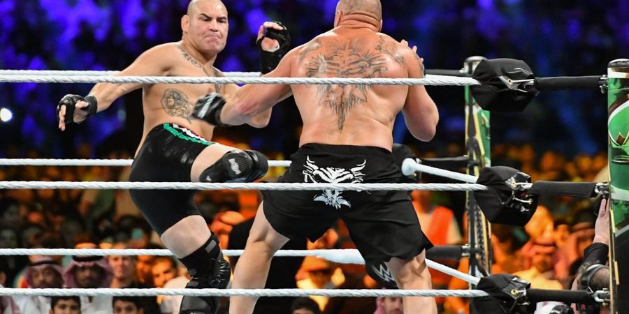 Mantan Juara Dunia Kelas Berat UFC ini Dilepas Kontraknya oleh WWE