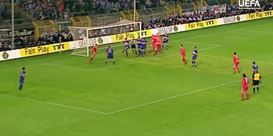 DUEL KLASIK - 16 Mei 2001, Kalahkan Alaves 5-4 Lewat Golden Goal, Liverpool Juara Piala UEFA 