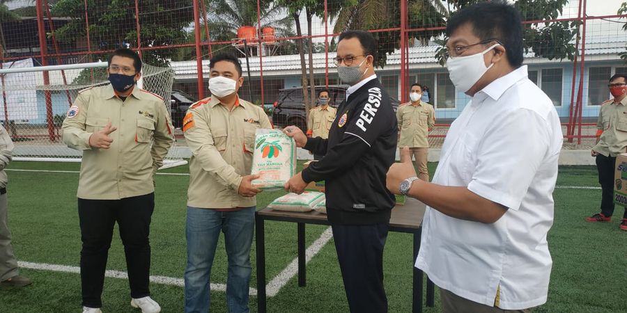 Gede Widiade Gandeng Pemprov DKI Jakarta Bagikan Sembako ke Korwil The Jak Mania