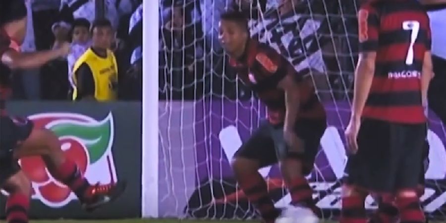 VIDEO - 6 Tahun Usai Raih Ballon d'Or, Ronaldinho Masih Bisa Cetak Gol Canggih