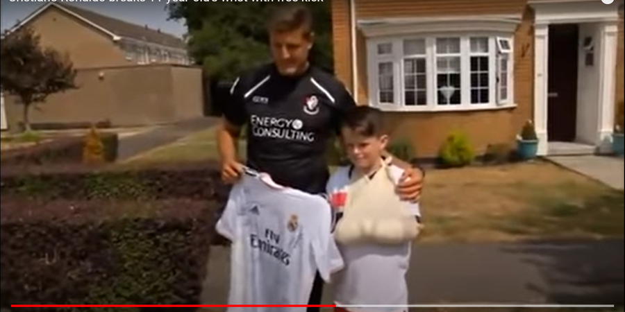 Saking Kerasnya, Free Kick Ronaldo Patahkan Pergelangan Tangan Fan Cilik Bournemouth