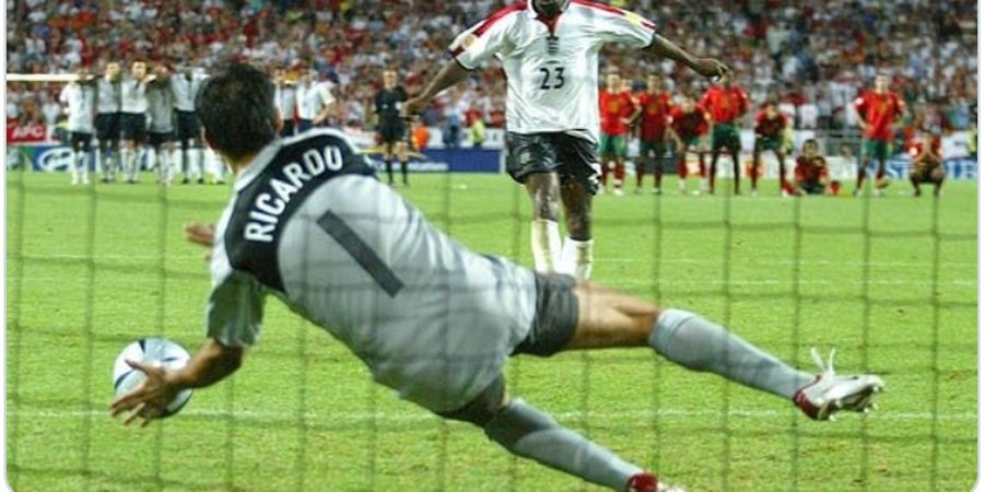 DUEL KLASIK - 24 Juni 2004, Lepas Sarung Tangan, Kiper Portugal Blok dan Cetak Penalti