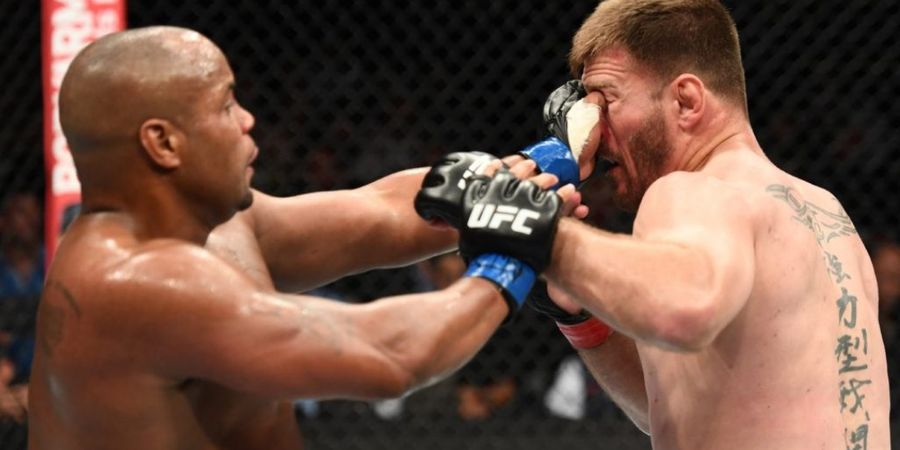 Rekap UFC 252 - Beragam Kejutan Terjadi! Pensiun, Cedera, dan GOAT
