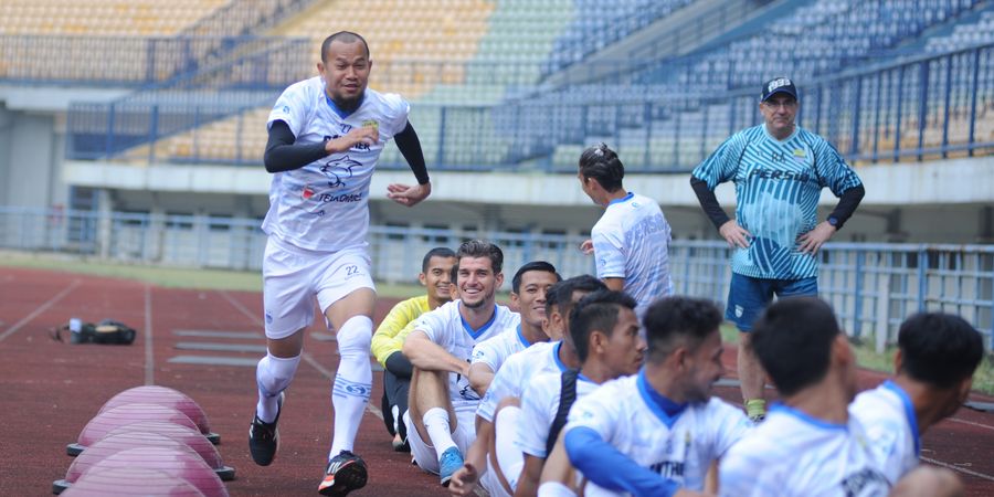 Persib Bandung Akhiri Sesi Latihan dengan Suasana Senang