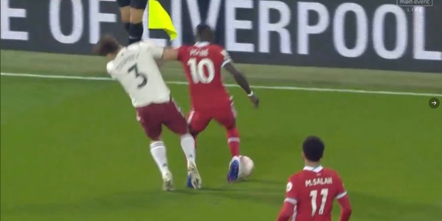 VIDEO - Pelanggaran Brutal Sadio Mane, Hantam Wajah Bek Arsenal