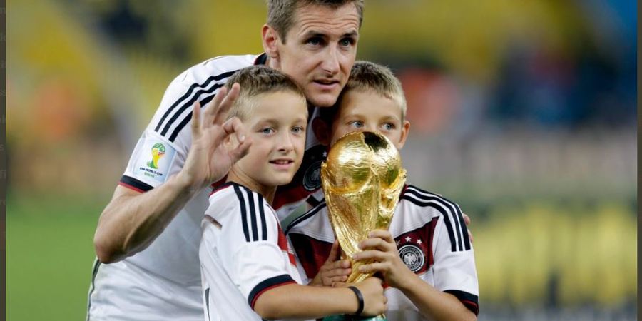 LEGENDA PIALA DUNIA - Kepala Emas Miroslav Klose dan Paus Putih untuk CR7-Lionel Messi