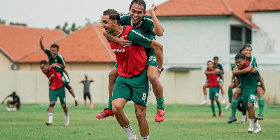 Variasi Latihan dari Pelatih Persebaya, Skuad Bajul Ijo Dihukum Gendong-gendongan