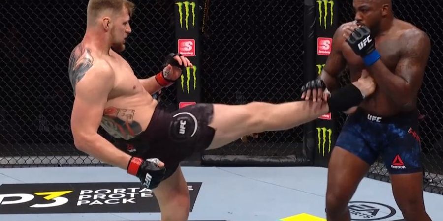 Hasil UFC 254 - Tendangan ke Ulu Hati Bawa Alexander Volkov Kalahkan Walt Harris