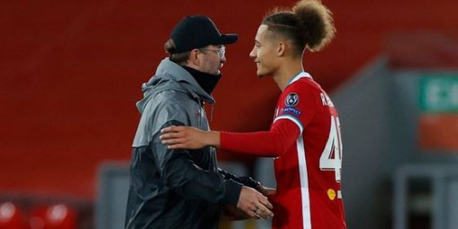 Pesan Singkat Juergen Klopp yang Bikin Bek Muda Liverpool Ketakutan