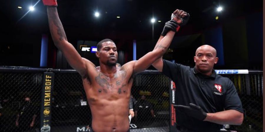 UFC Fight Night 181 - Kena Bantingan Super, Petarung Ini Menyerah Lewat Omongan