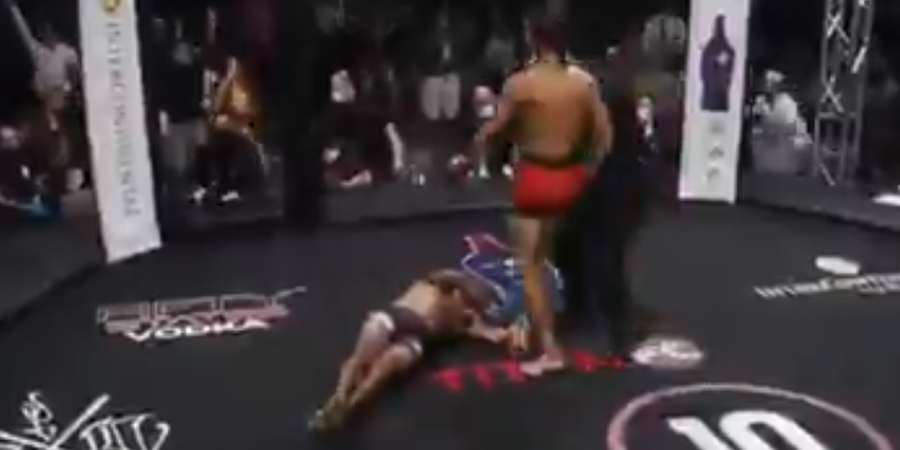 VIDEO - KO Dahsyat! Satu Jotosan Saja, Petarung Cupu Kaku di Duel MMA