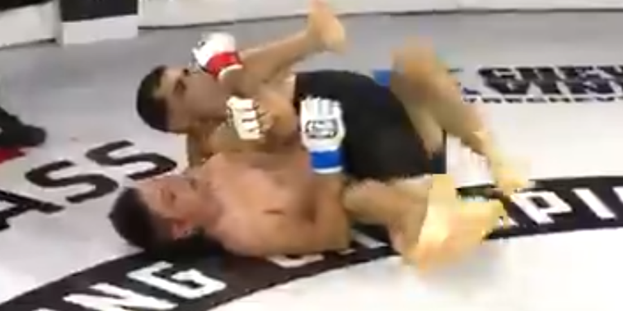 VIDEO - KO Kuncian Langka di MMA! Banana Split, Kuncian Paling Menyakitkan
