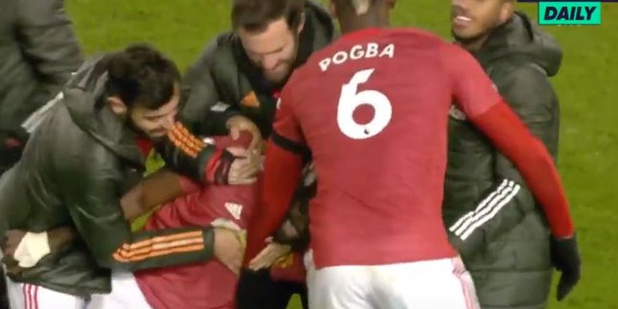 Berkat Tekel Menit 96, Eric Bailly Dipeluk Pemain Man United Sampai Jatuh dan Dipuji Solskjaer