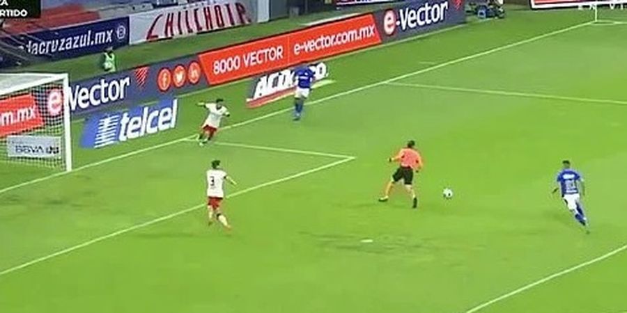 Video Kocak! Gol Pesepak Ini Gagal Karena Aksi dari Wasit