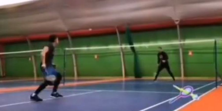 Jumping Smash Egy Maulana Vikri Bikin Kiper Nomor 1 Lechia Gdansk Gagal Balas Dendam di Lapangan Badminton