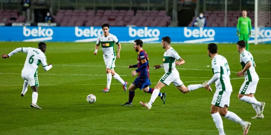 VIDEO - Gol PlayStation ala Messi, 3 Bek Elche Dibikin Bengong