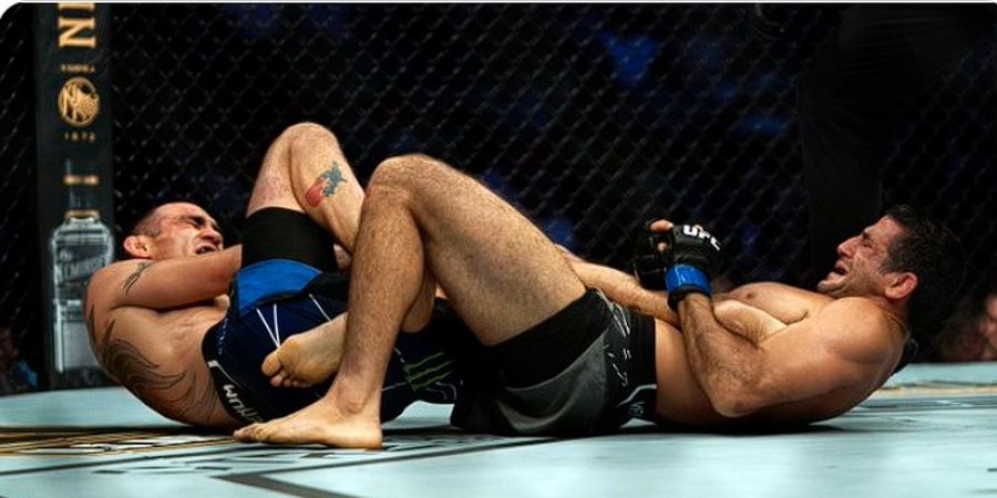 Kembali Selamat dari Kuncian Maut, Tony Ferguson Memang Bukan Manusia