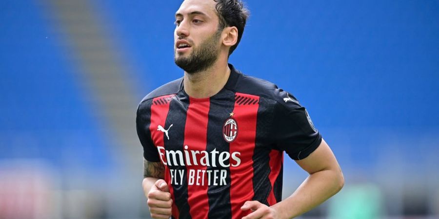 Dapat Tawaran Mewah dari Qatar, Hakan Calhanoglu bakal Tinggalkan AC Milan?