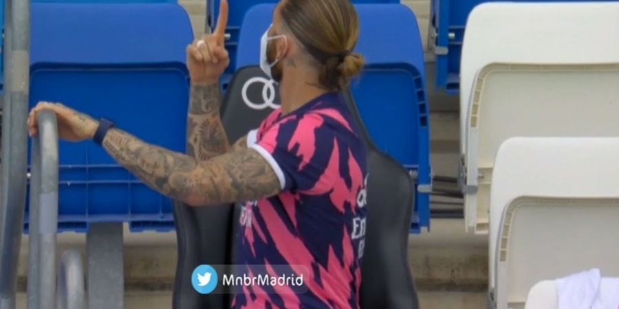 Sergio Ramos Marahin Wasit dari Bangku Cadangan: Itu Handball, Woy!