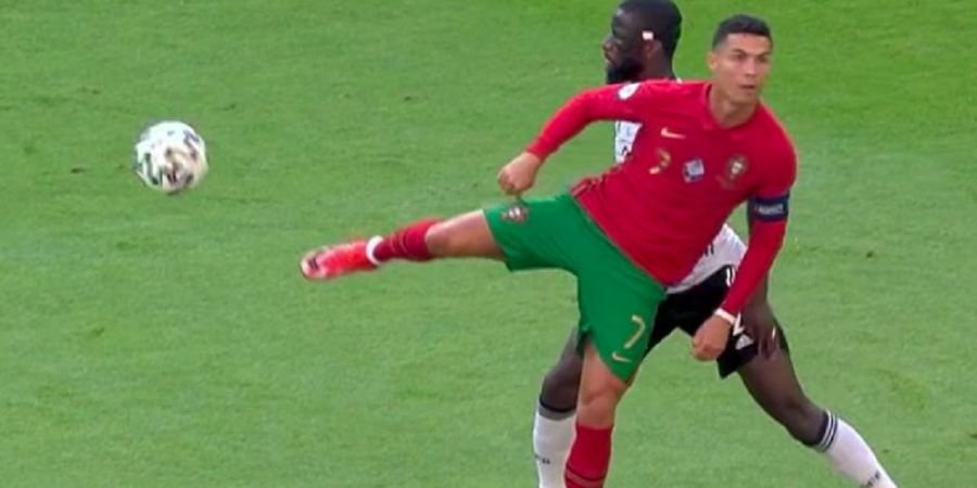 Cristiano Ronaldo Dicap Bodoh Usai Lakukan Skill Luar Biasa Lawan Jerman