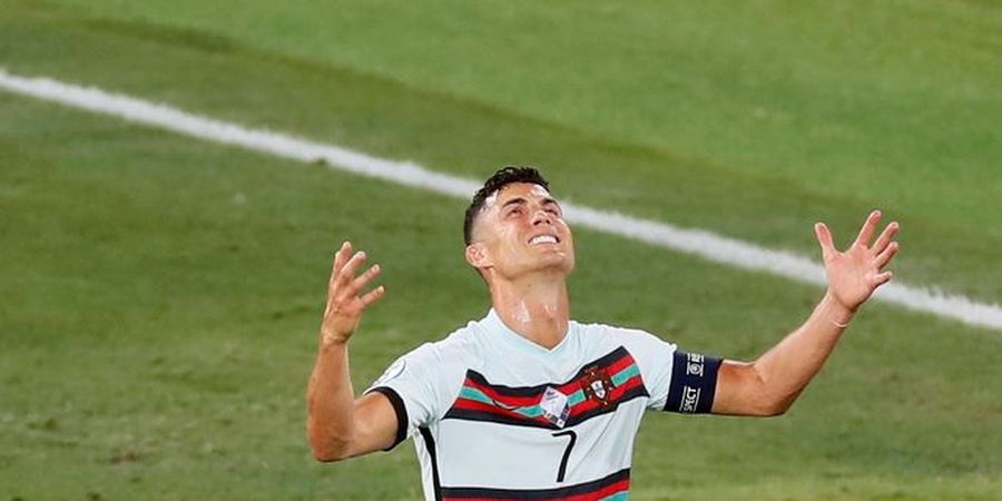 Cristiano Ronaldo Ditendang, Pilihan Euro 2020 Team of The Tournament Jadi Kontroversi