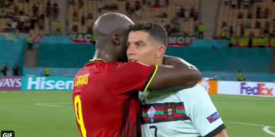 EURO 2020 - Ronaldo dan Lukaku Ngobrol sambil Pelukan, Ngomongin Apa?