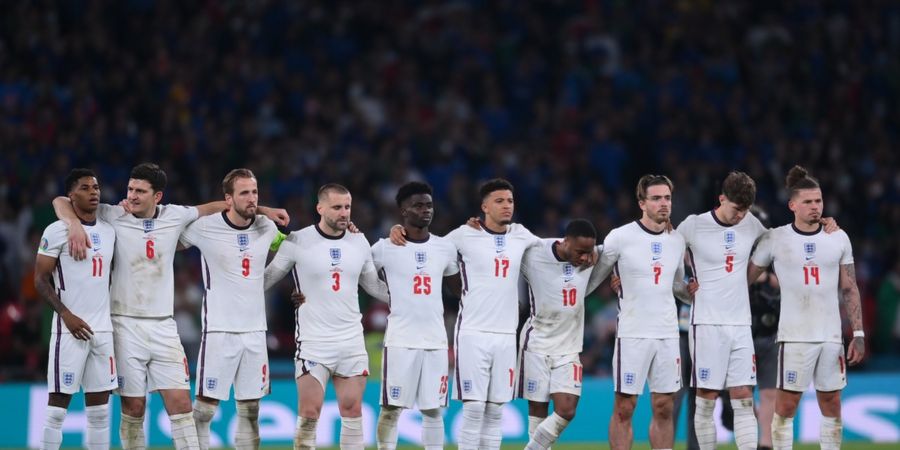 Pendukung Inggris Paling Bar-bar di EURO 2020, dari Sorot Laser ke Mata Kiper hingga Bentrok di Luar Wembley