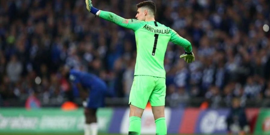 Kepa Kiper Spesialis Bikin Ribut di 2 Final Piala Liga Inggris