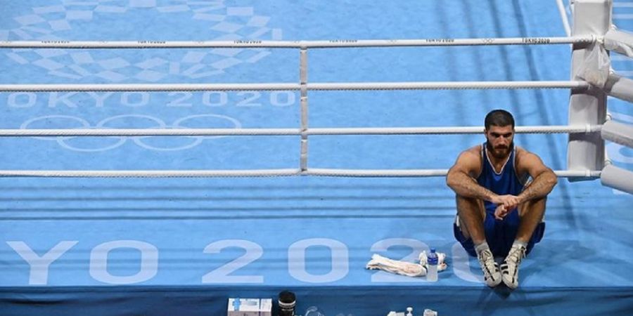 Olimpiade Tokyo 2020 - Petinju Kelas Berat Super Ini Hajar Kamera dan Duduk di Ring hingga Hampir 1 Jam