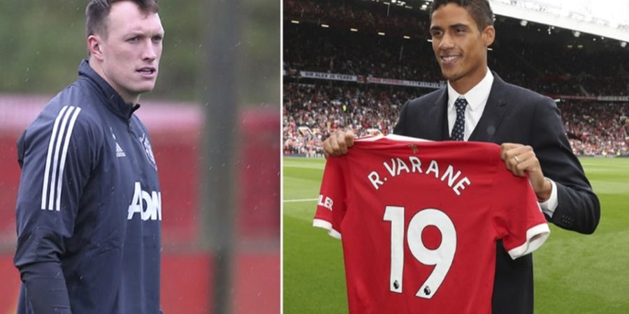 Phil Jones Ogah Lepas Nomor Punggungnya, Raphael Varane Dapat Nomor 19