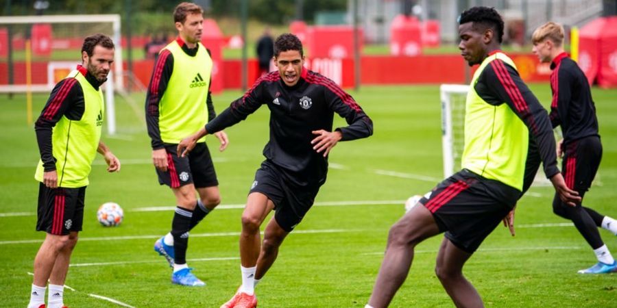 Di Mata Pelatih Manchester United, Raphael Varane Itu Sosok Kepo