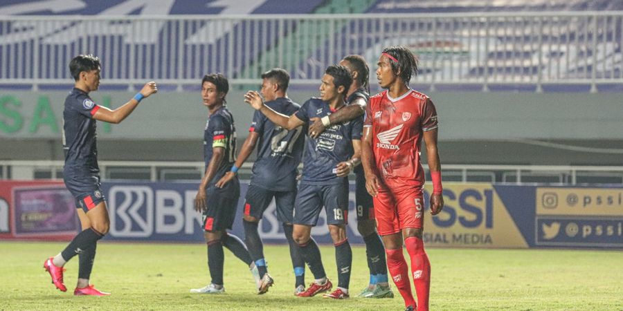 Dikartu Merah Menit Ketiga, Pelatih Arema FC Tetap Hormati Kepemimpinan Wasit