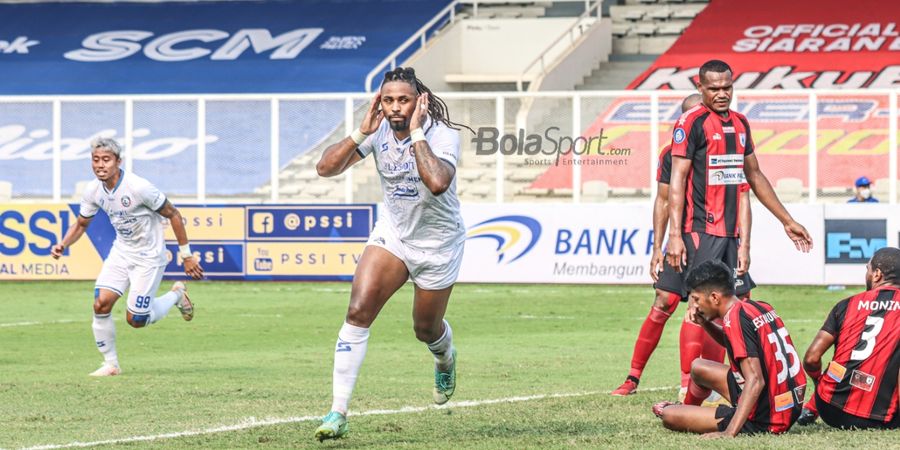 Kalahkan Persipura, Arema FC Raih Kemenangan Perdana Berkat Gol Debut Carlos Fortes