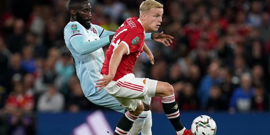 Barcelona Siap Akhiri Mimpi Buruk Donny van de Beek di Man United