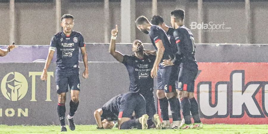 Arema FC Unggul 3-0 atas Persela Lamongan pada Babak Pertama