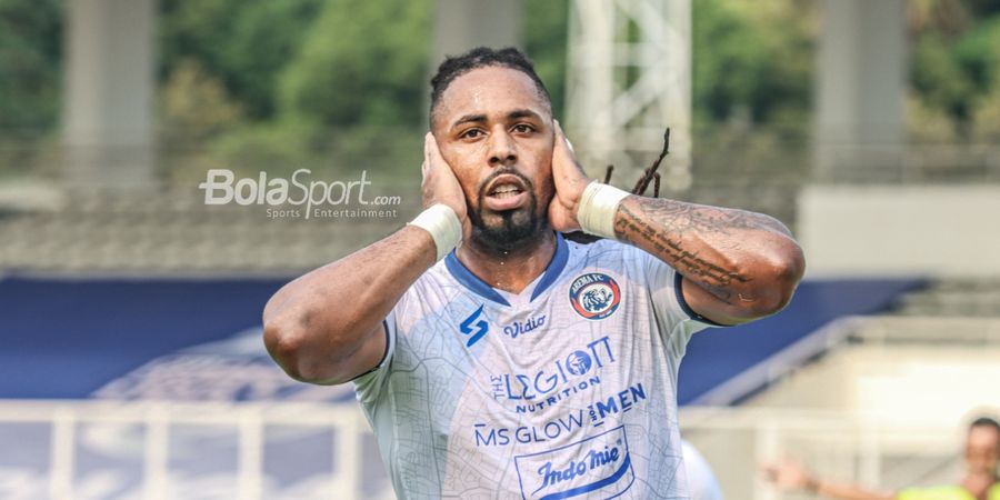 Absen Latihan Arema FC, Striker Singo Edan Pamit Kembali Ke Portugal