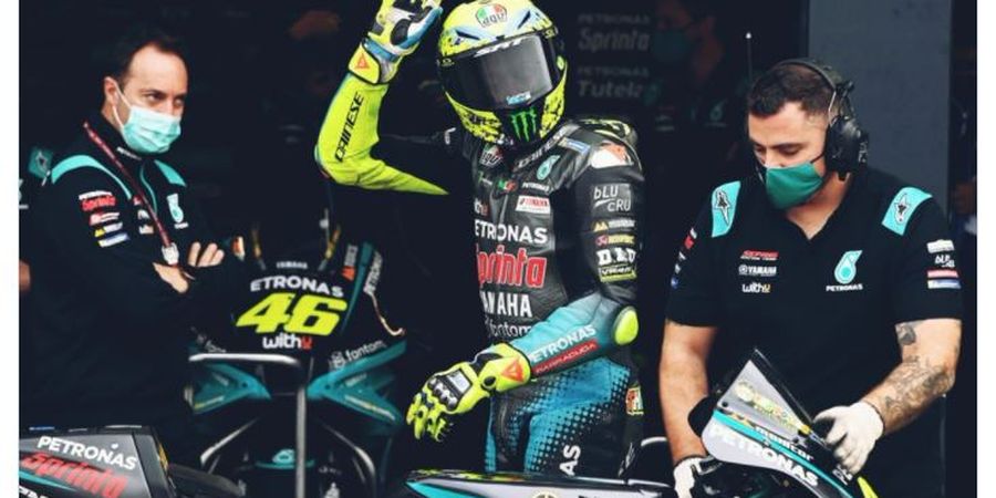 VIDEO - Ketika Valentino Rossi Beri Give Away untuk Penonton