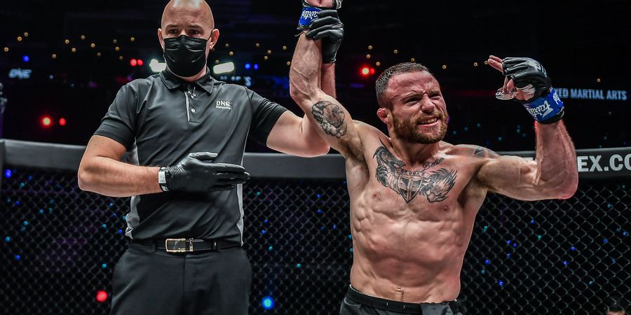 Pernah Repotkan Dewa Perang UFC, Jarred Brooks Bikin Debut Gemilang di ONE Championship