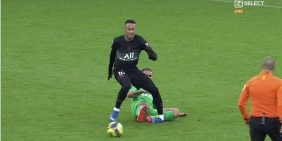 Neymar Alami Cedera Horor Saat PSG Bungkam St-Etienne, Pergelangan Kaki Tertekuk 90 Derajat