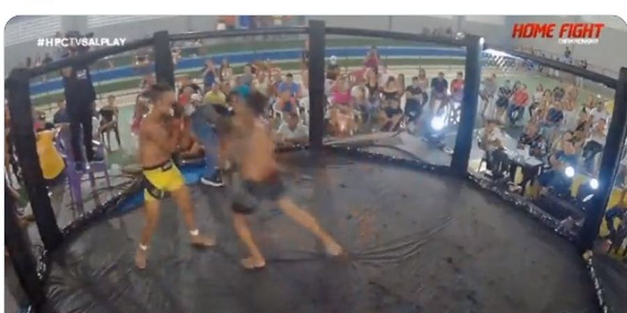 VIDEO - Serangan Jagoan MMA Ini Bikin Lawan Terlempar Keluar Arena