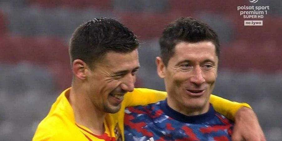 Bek Barcelona Klarifikasi Gestur Ketawa Bareng Robert Lewandowski Saat Blaugrana Resmi ke Liga Malam Jumat