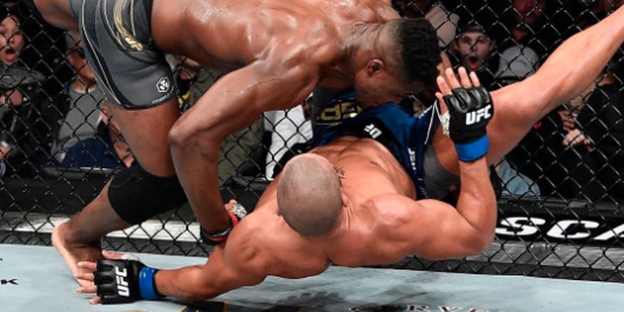 Aksi Saling Tindih Francis Ngannou dan Ciryl Gane Bikin Dana White Kaget